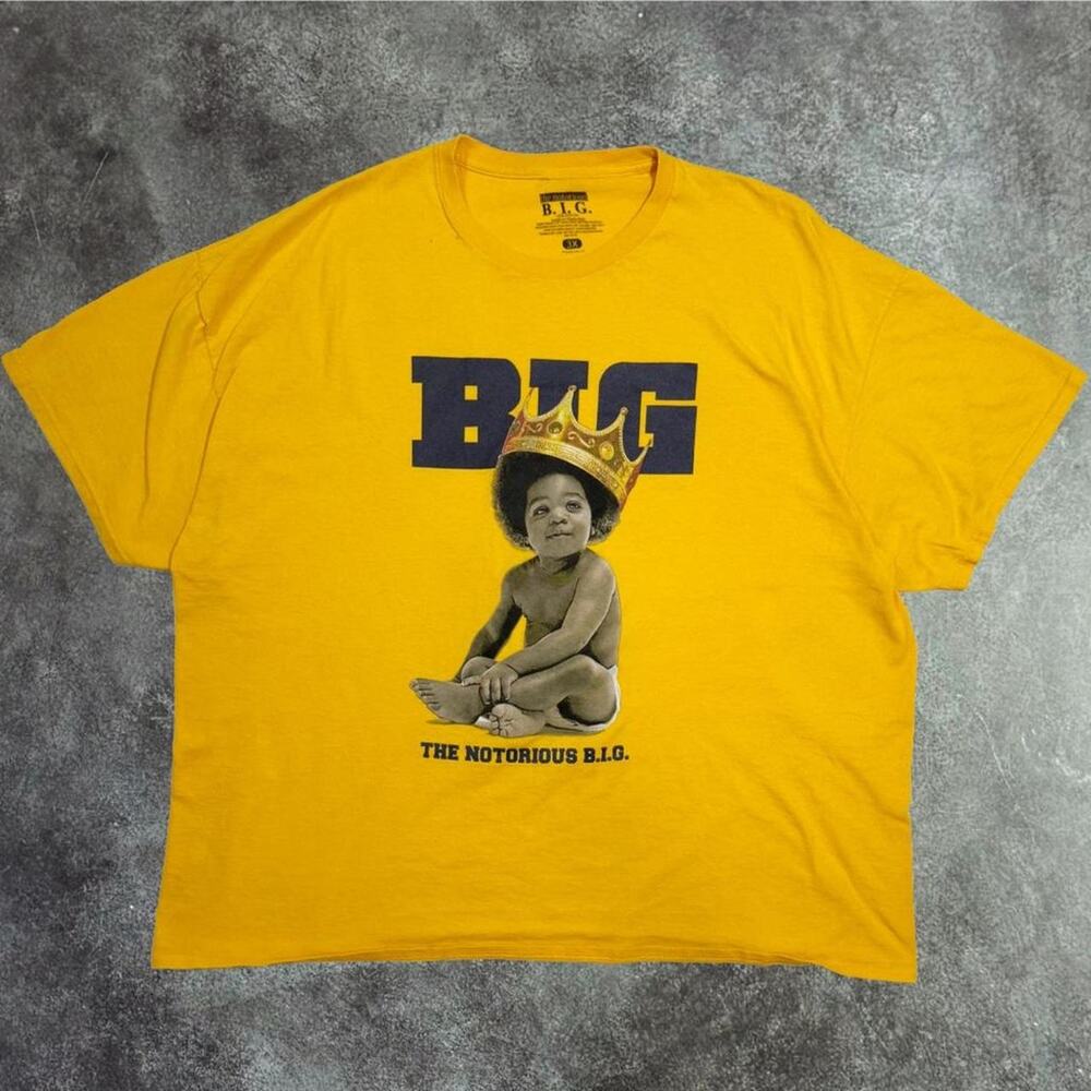 Vintage yellow Biggie Tshirt with boxy fit.